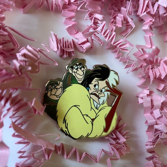 Disney Villain Pin😈 - Picture 2 of 3